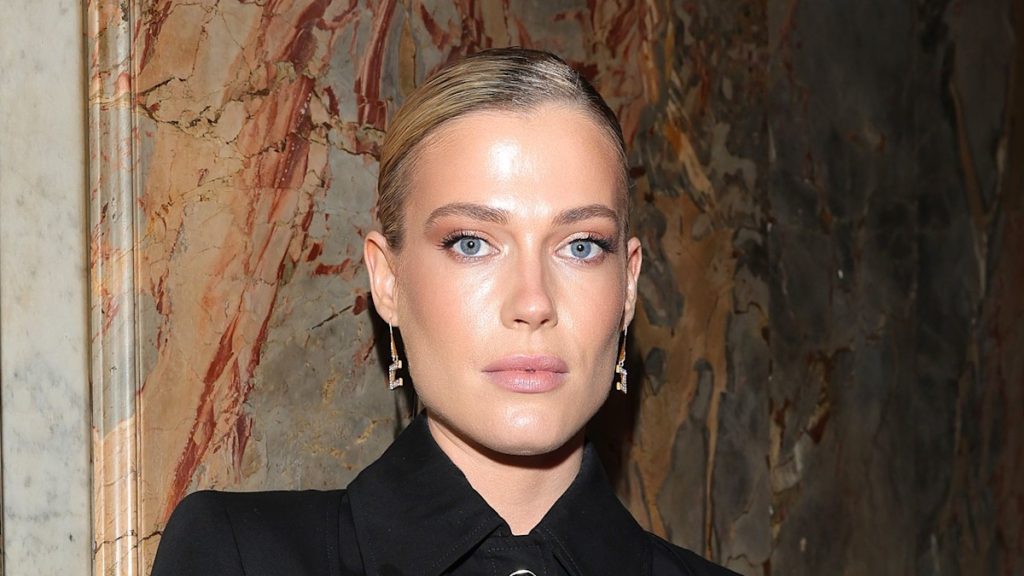 Girl Eliza Spencer makes uncommon feedback on father amid strained dating