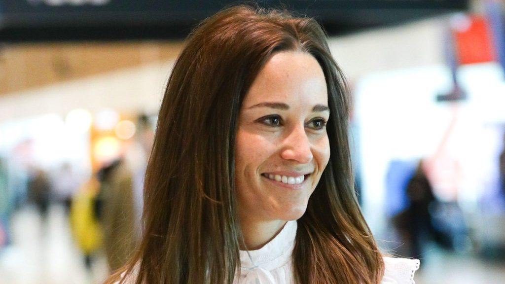 Pippa Middleton rocks lace mini get dressed for pink carpet look all of us forgot