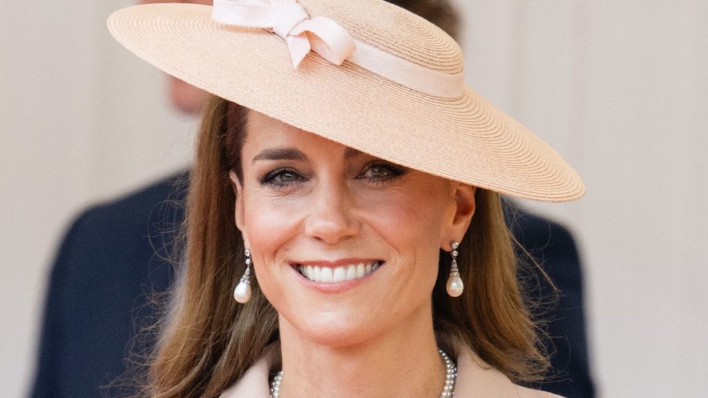 Kate Middleton plays the easiest curtsey three times – watch video