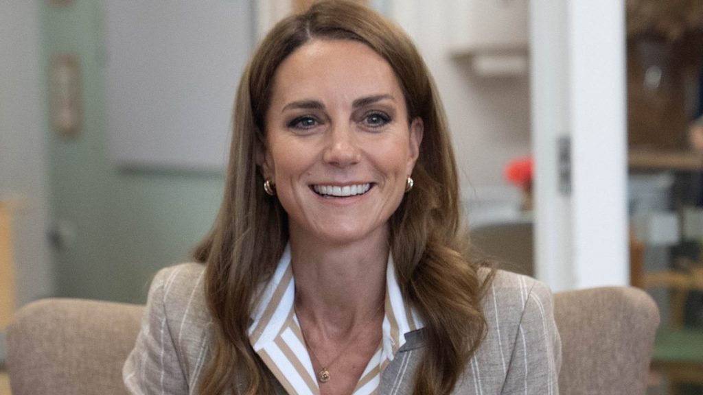 Kate Middleton: New photos floor of royal’s secret engagement