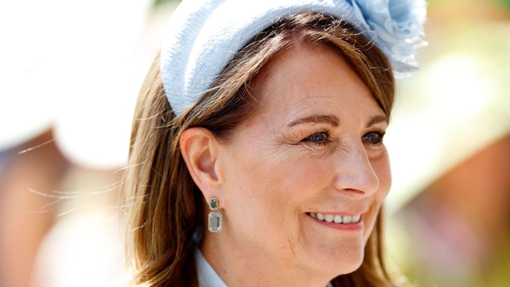 Carole Middleton makes tweak to adapted glance daughter Kate wore first