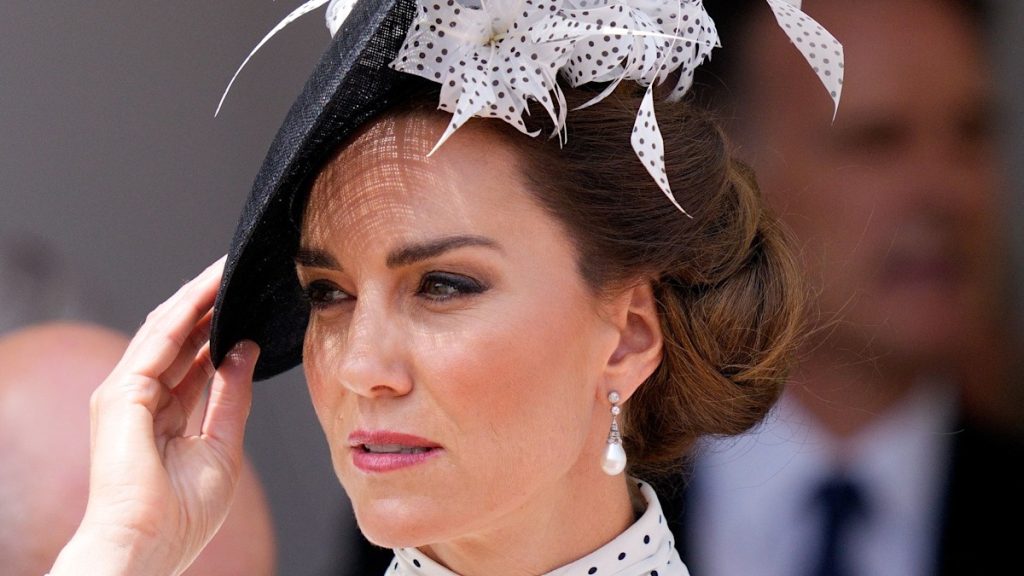 Kate Middleton refuses to put on clothes merchandise in new clip