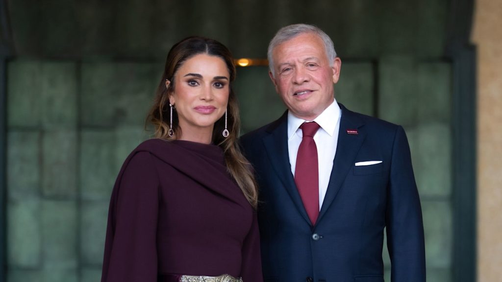 Queen Rania delights enthusiasts with uncommon PDA second with King Abdullah