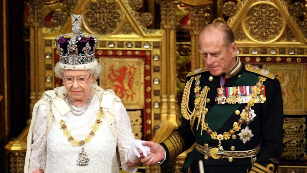 The overdue Queen Elizabeth’s secret to dressed in ‘utterly impractical’ 1kg crown into her 90s
