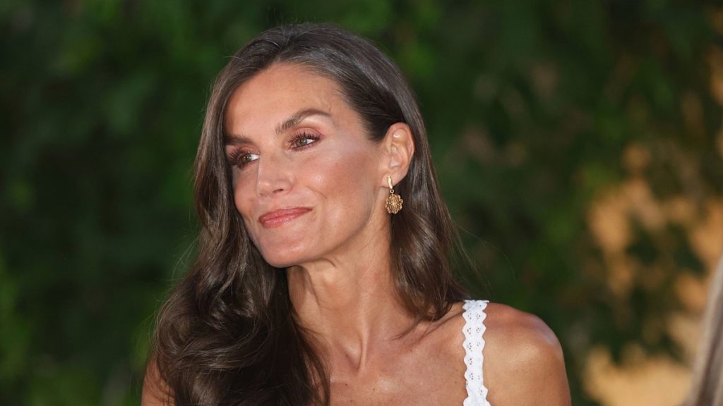 Queen Letizia is a vacation goddess in bridal white get dressed