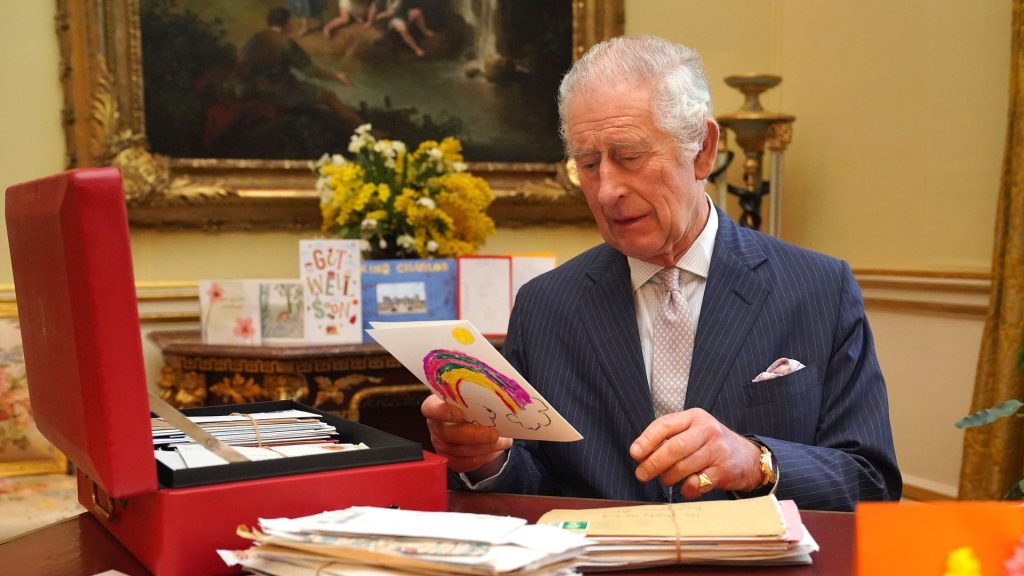 LISTEN: Energy and the Palace writer finds unknown secrets and techniques of crimson packing containers and the way 'difficult' circle of relatives papers are treated