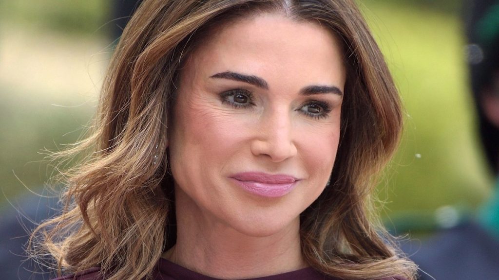 Queen Rania stocks lovable birthday message for her ‘favorite’ ladies, Princess Iman and Salma