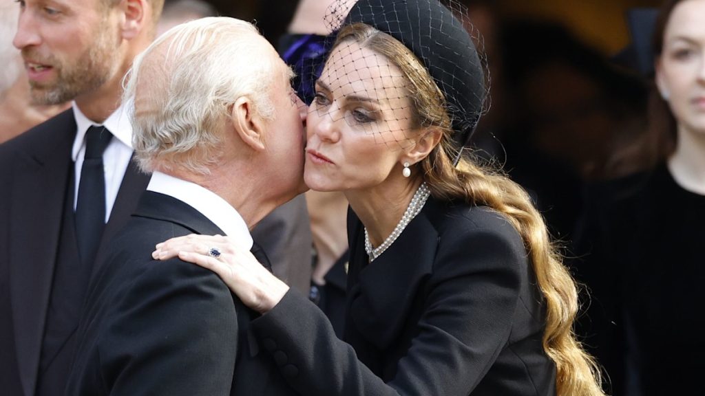 Awkward royal second as Kate Middleton arrives at Westminster Cathedral – watch