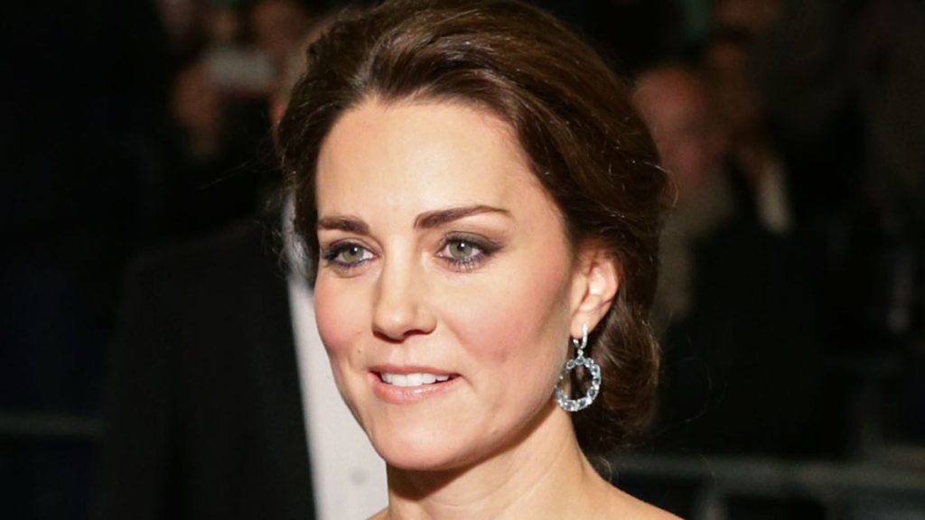 Kate Middleton debuted 2d being pregnant in lace robe – however Meghan Markle wore it first