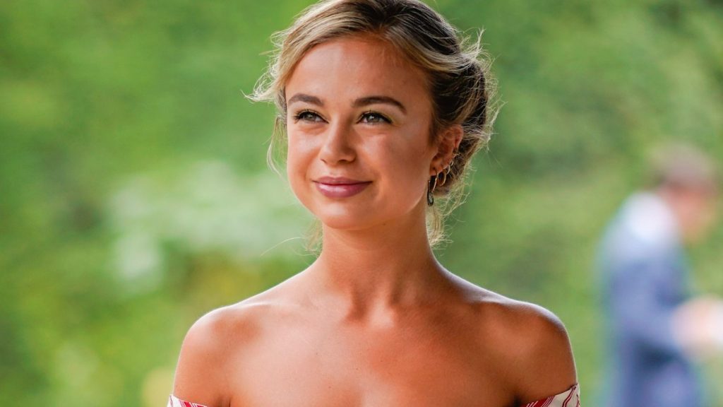 Girl Amelia Windsor displays off sparkling solar tan in slinky silk slip get dressed