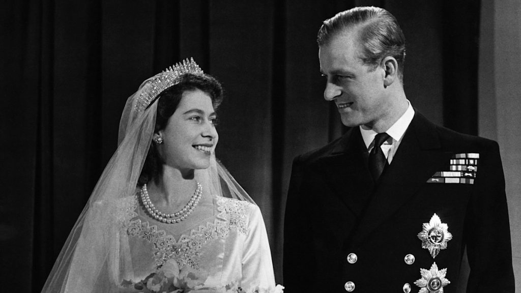 Abnormal 77-year-old memento from Queen Elizabeth’s wedding ceremony to be auctioned off