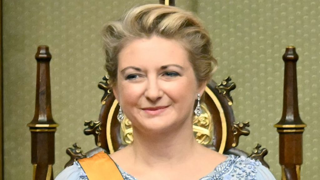 Grand Duchess Stephanie of Luxembourg ‘leads with grace’ in flowing robe for her giant royal debut