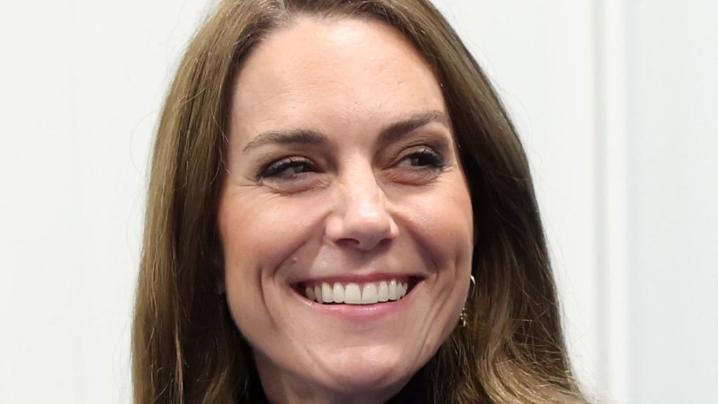 Kate Middleton is the very best hostess in divine bow-adorned outfit – with a twist