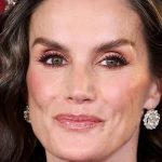 Queen Letizia places glamorous silver curls on complete show with 139-year-old Cartier tiara