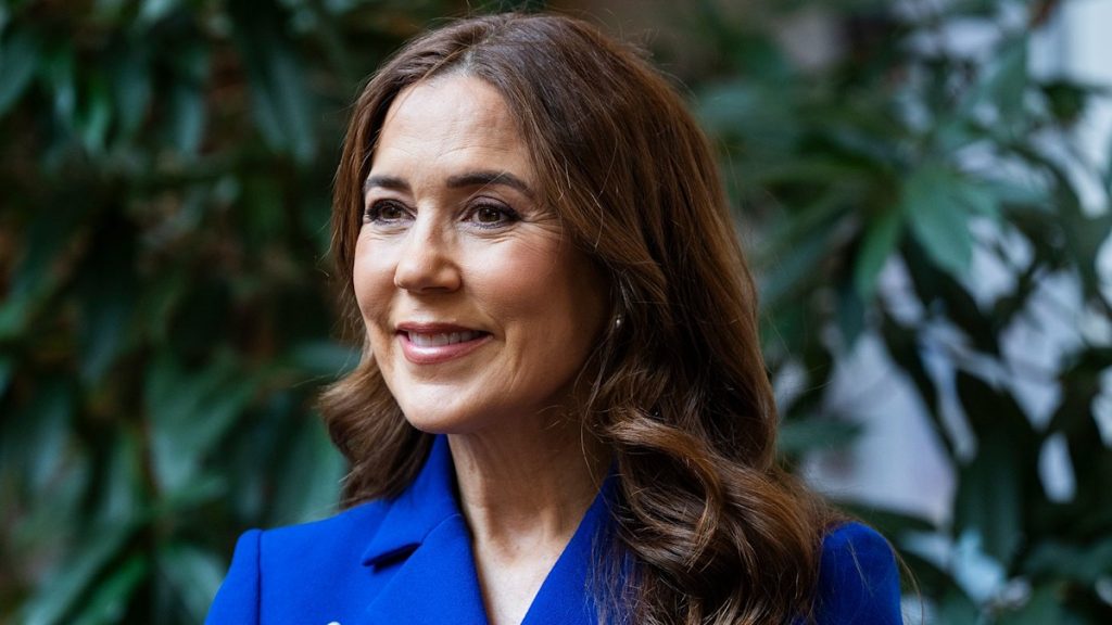 Queen Mary is a ‘breath of unpolluted air’ in waist-cinching jumpsuit and it-girl Bottega bag